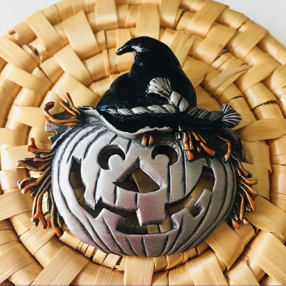 JJ Witch Brooch Jack O Lantern Enameling Halloween 1042